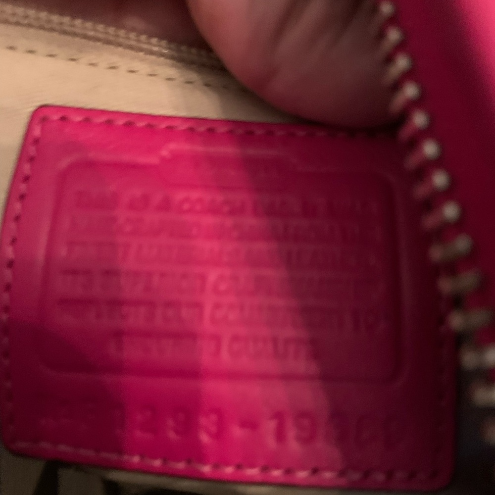 Like new Hot Pink Coach shoulder hobo bag - Picture 8 of 10